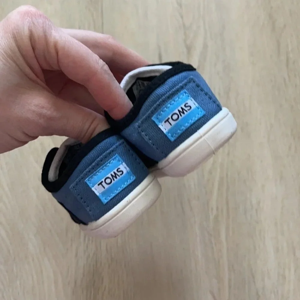 TOMS - Tiny Paseos Shoes, Size:‎ T2 US Toddler, Color: Black Blue